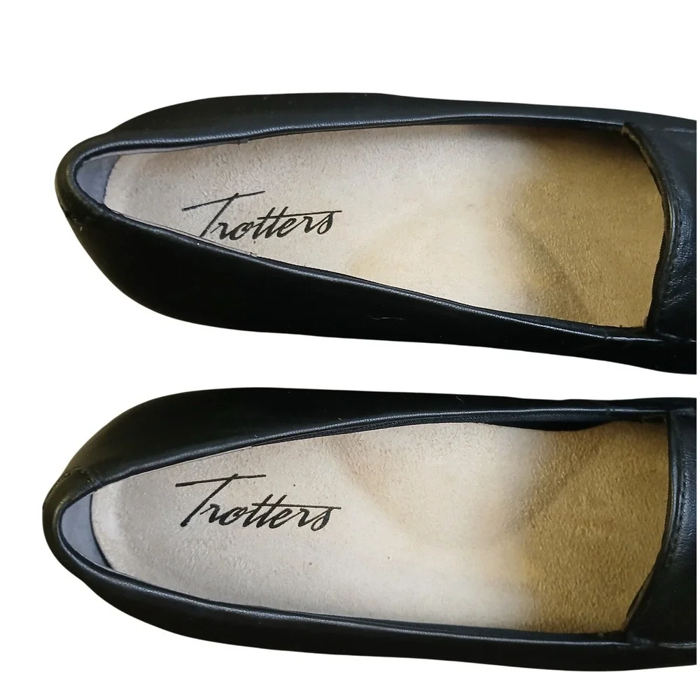 Trotters Black Leather Almond Toe Low Block Heel Slip On Loafers Shoe Womens 7.5
